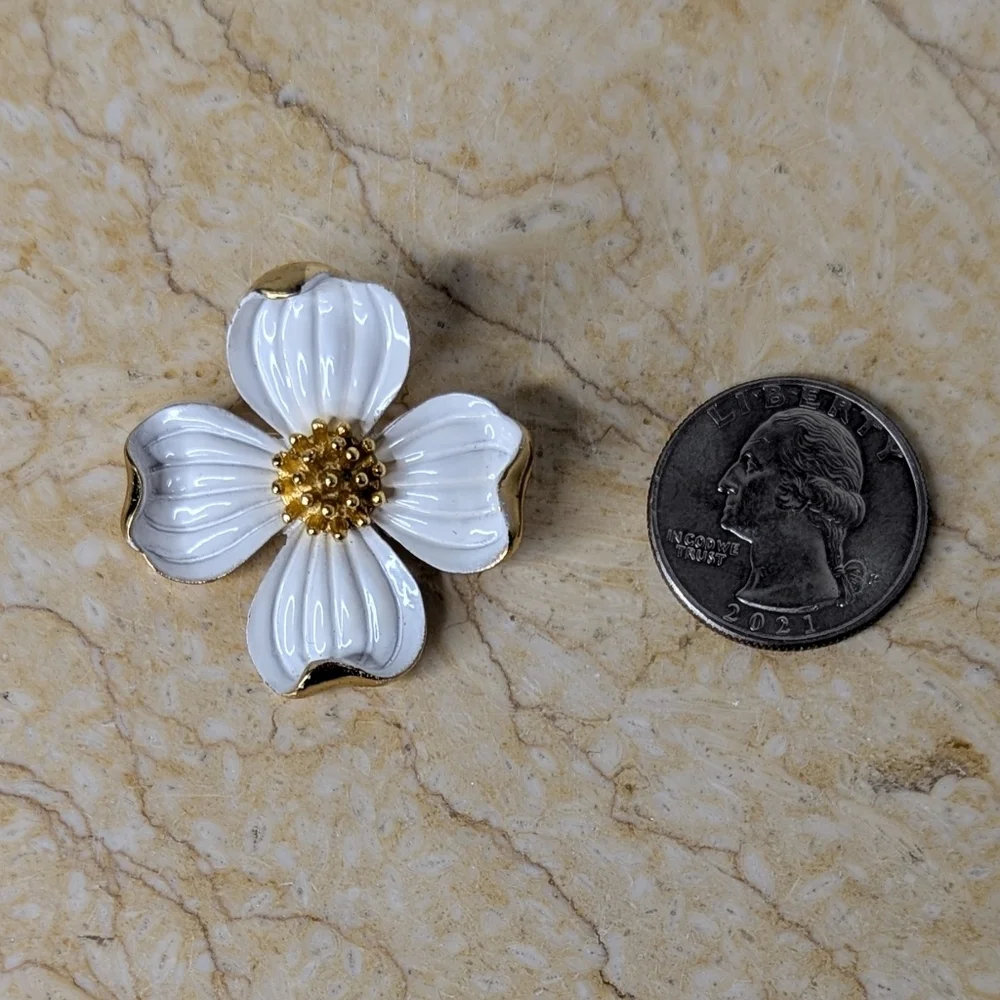 Vintage Trifari Gold Tone White Enamel Dogwood Flower Brooch Pin Costume Jewelry